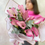 9 розовых калл